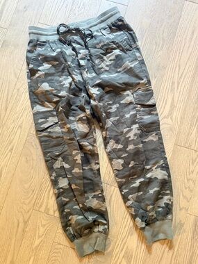 GAP Gray Camo Cargo Joggers